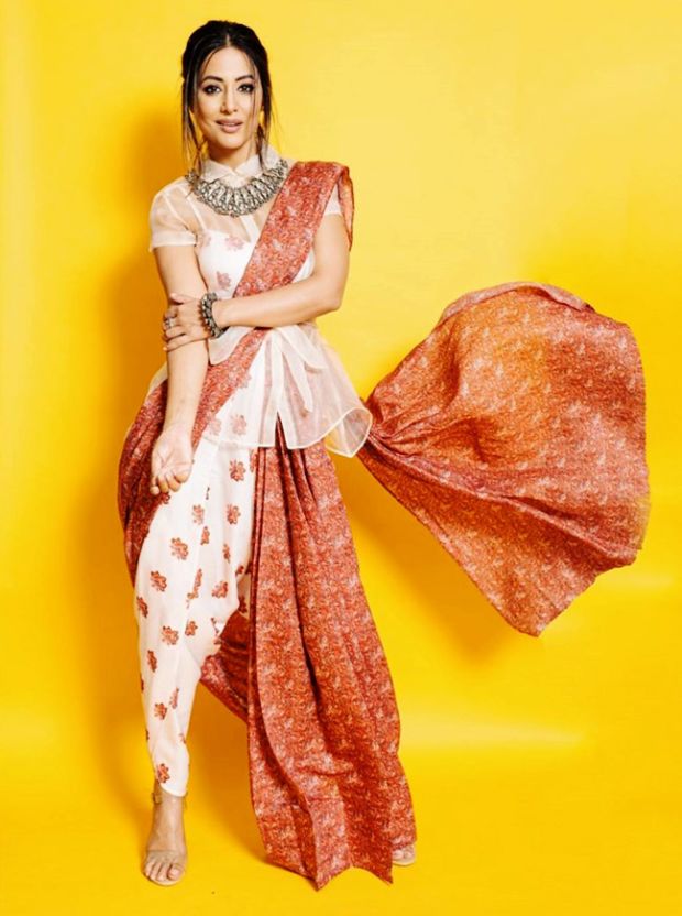 Hina Khan Looks Beautiful In A Fashionable Saree