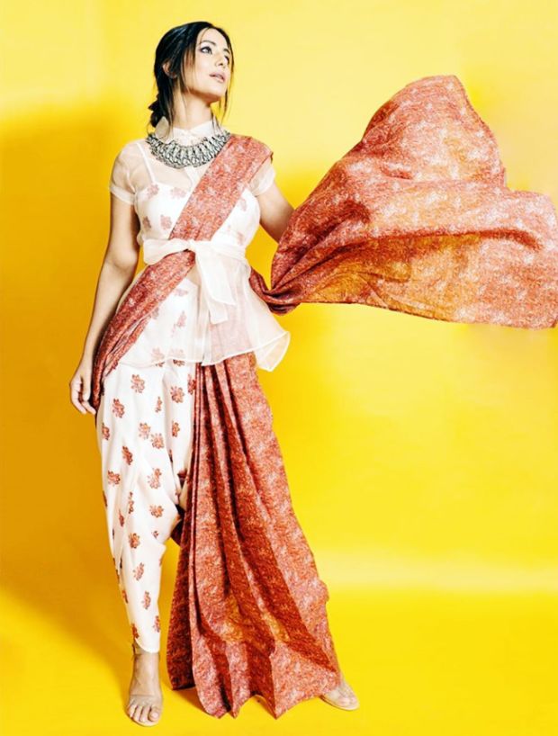 Hina Khan Looks Beautiful In A Fashionable Saree
