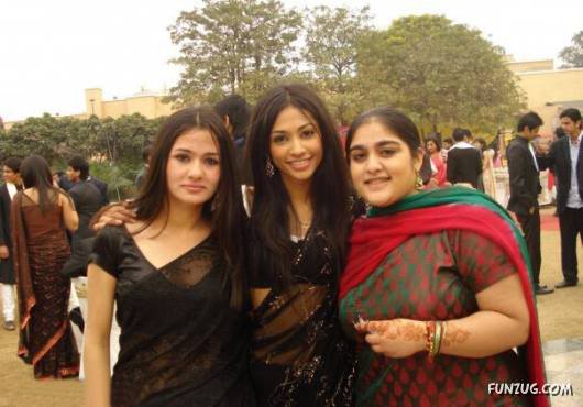 Lahore University Galz On Valentine Function