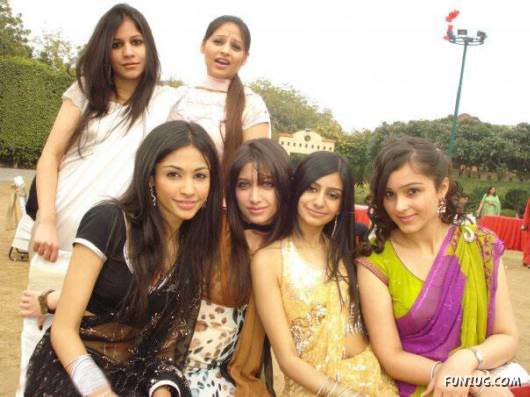 Lahore University Galz On Valentine Function