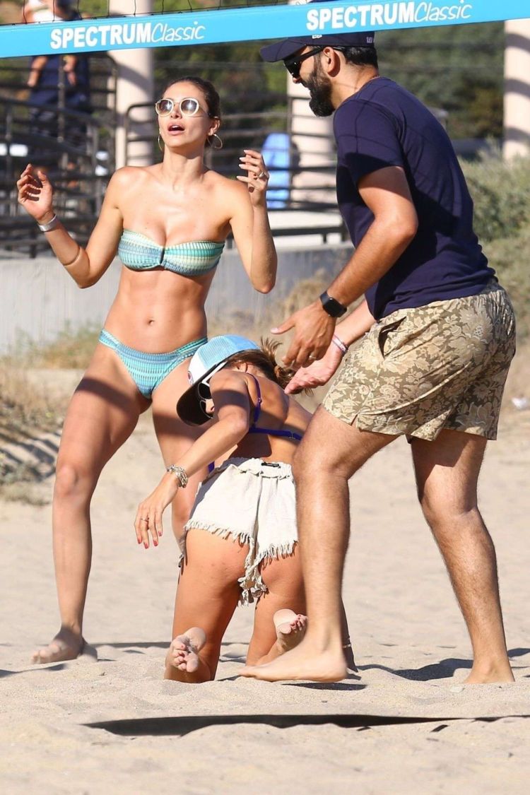 Alessandra Ambrosio Spotted Playing Volleyball At The Beach