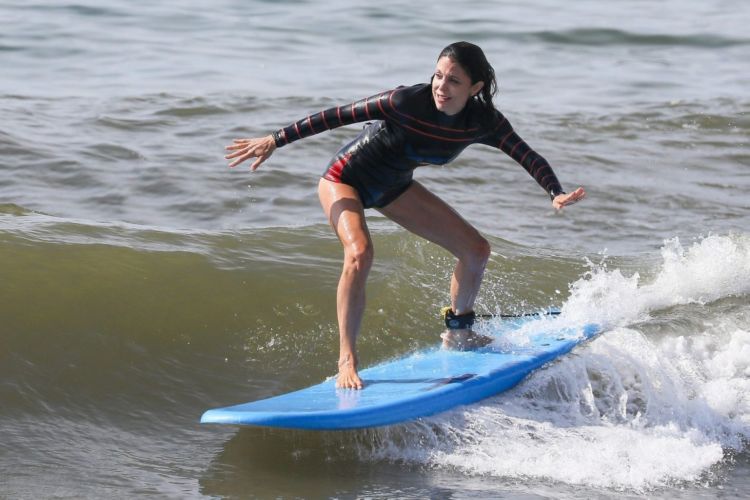 Bethenny Frankel Surfing The Waves In The Hamptons