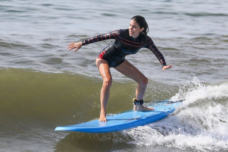 Bethenny Frankel Surfing The Waves In The Hamptons
