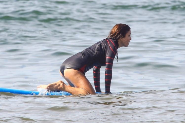 Bethenny Frankel Surfing The Waves In The Hamptons