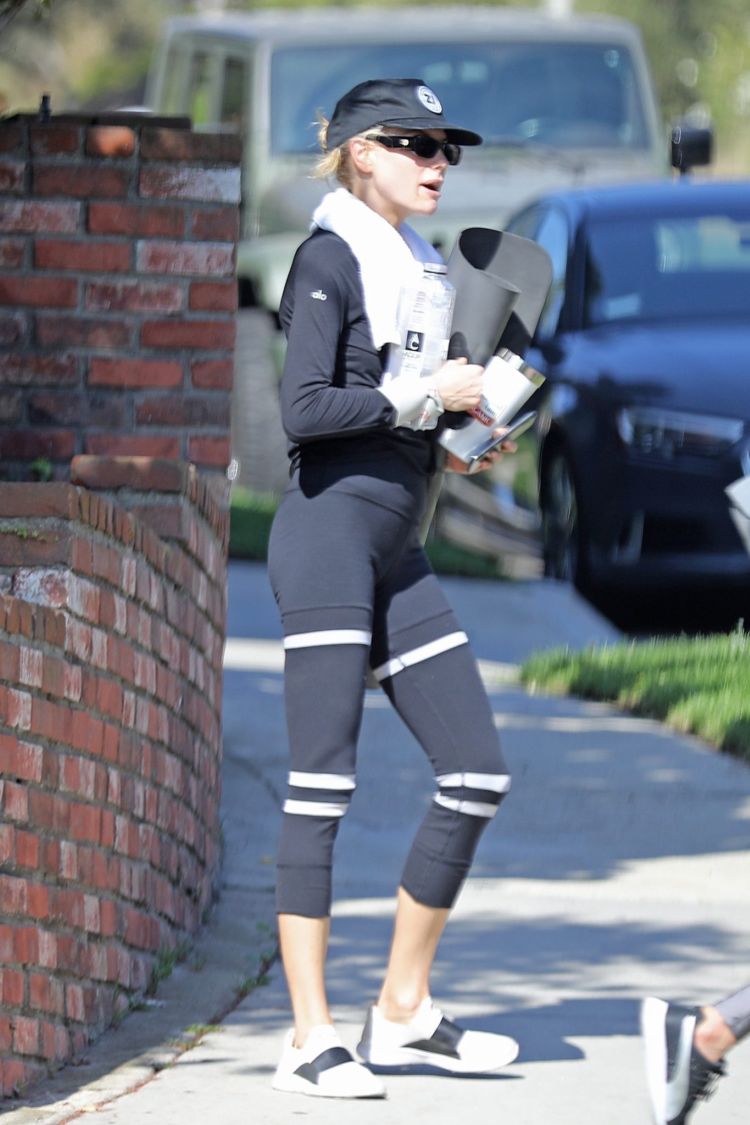 Charlotte McKinney At A Yoga Class In Malibu