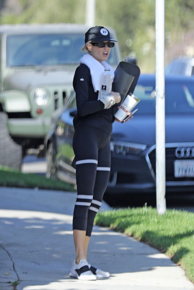 Charlotte McKinney At A Yoga Class In Malibu