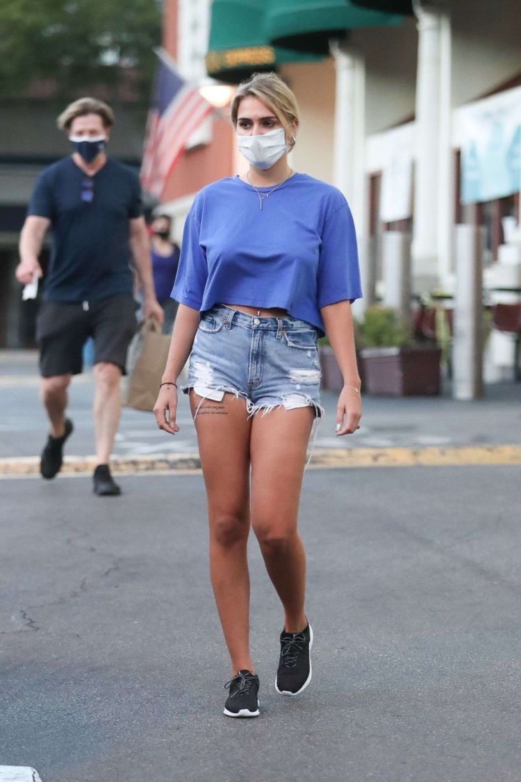 Emma Krokdal Spotted Picking Up Groceries At Gelson's In West Hollywood