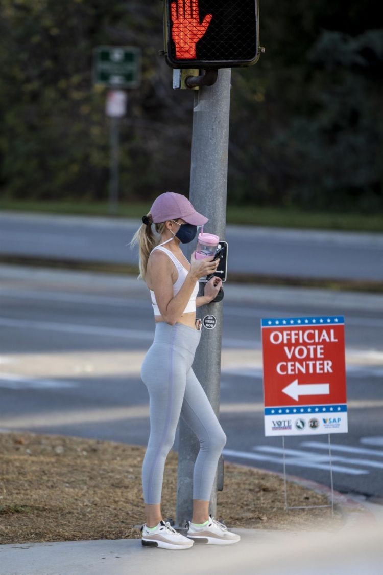 Hayley Roberts Walking In Leggings Out In Calabasas