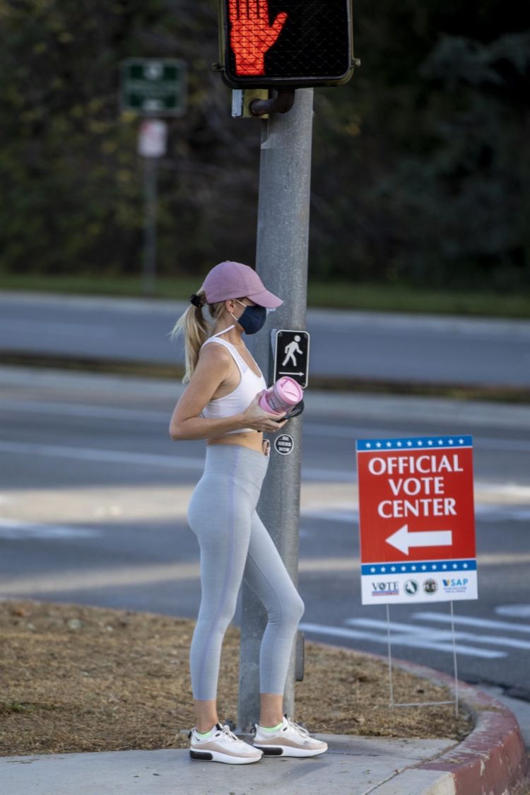 Hayley Roberts Walking In Leggings Out In Calabasas