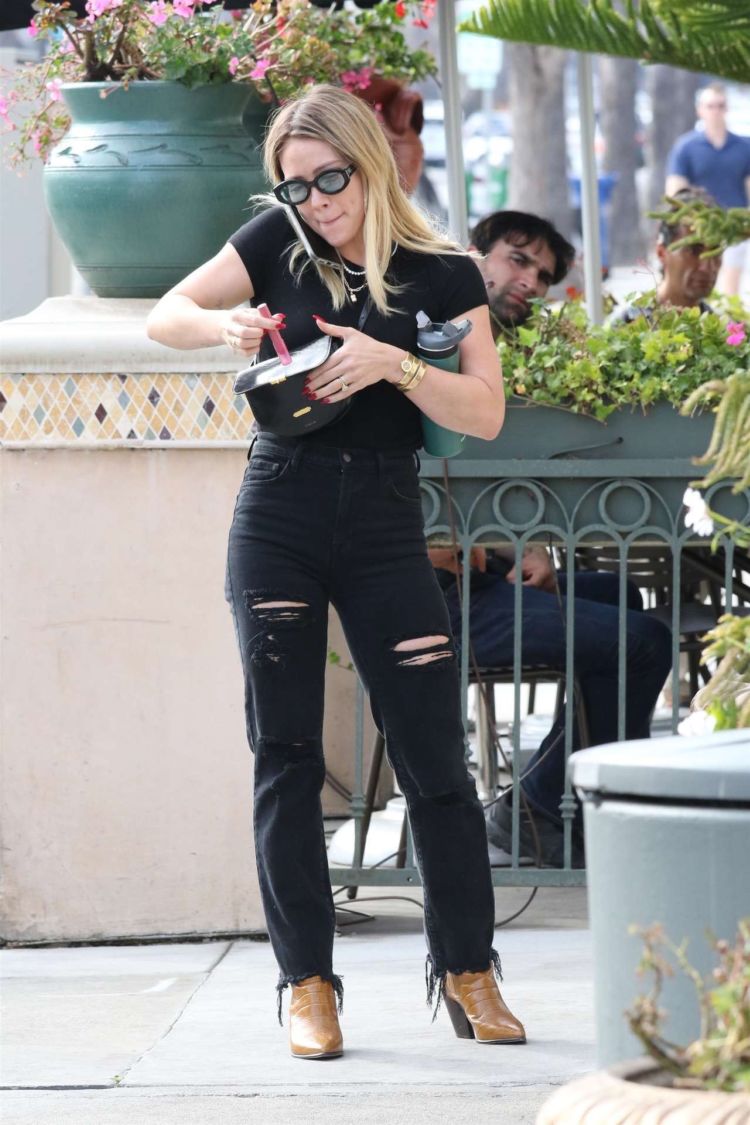 Hilary Duff Candids While Going To A Meeting In Los Angeles