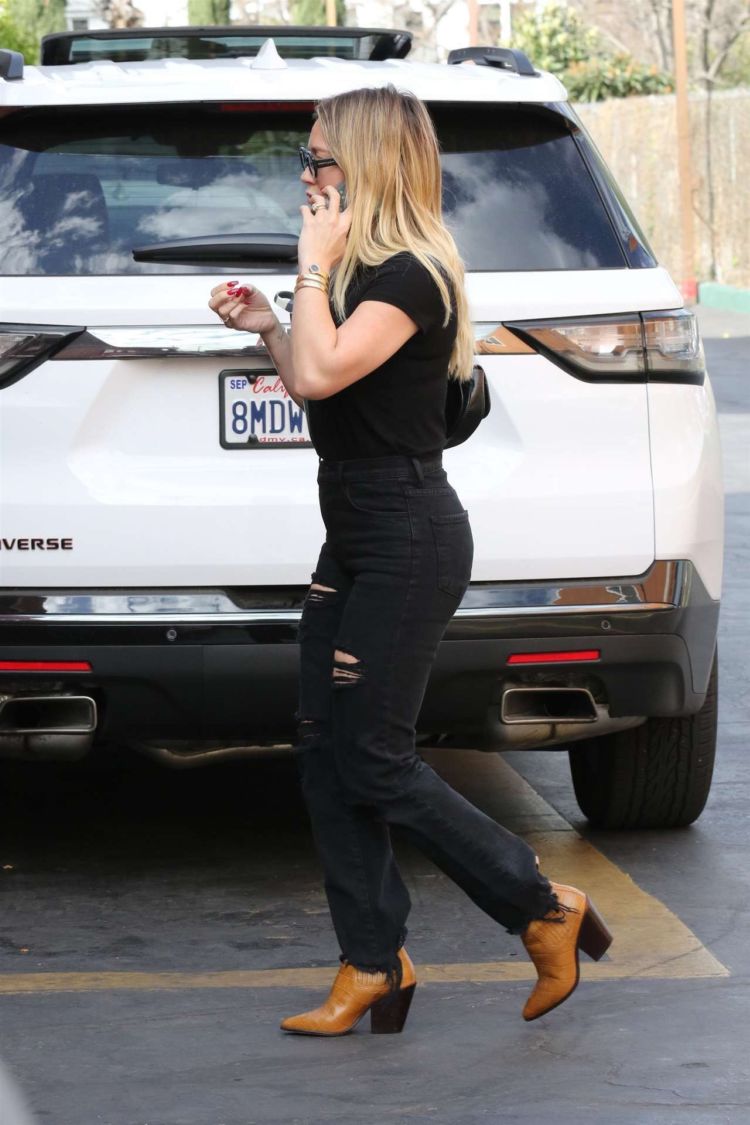 Hilary Duff Candids While Going To A Meeting In Los Angeles