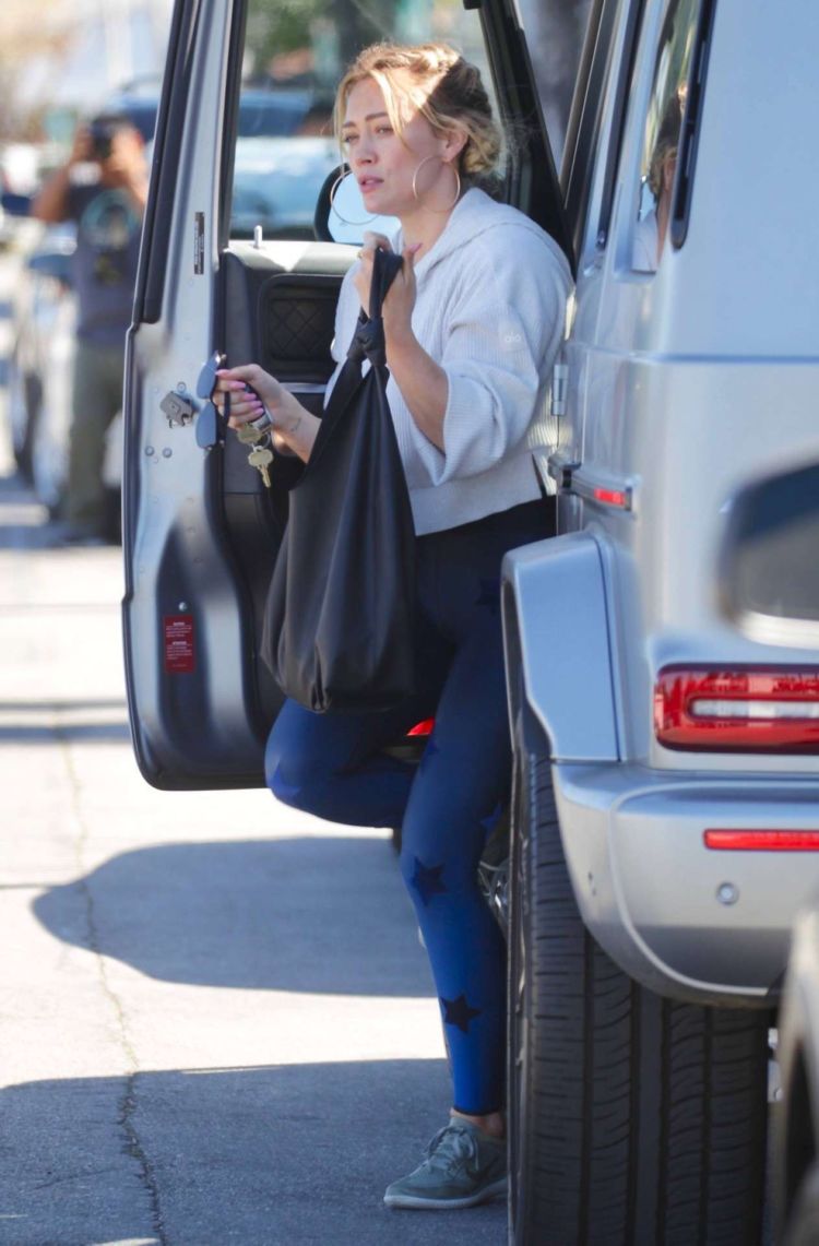 Hilary Duff Candids At Raw Junkies In Studio City