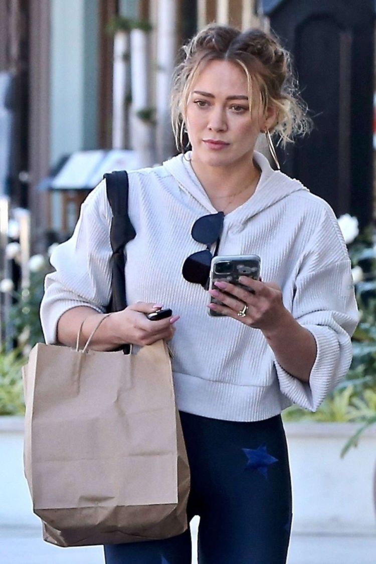 Hilary Duff Candids At Raw Junkies In Studio City