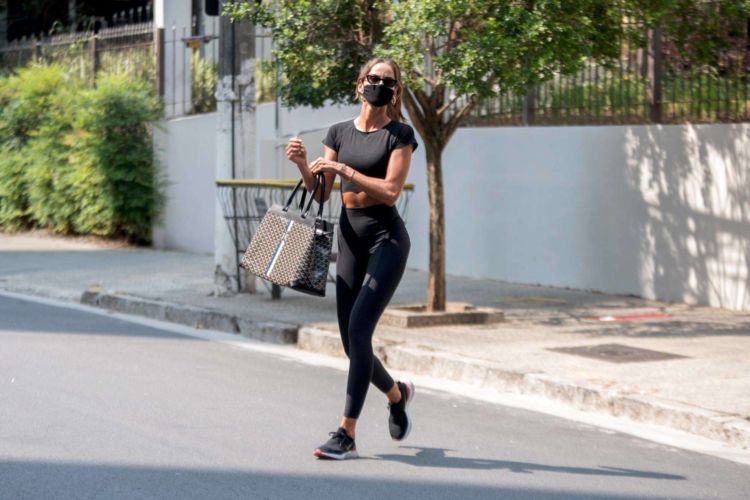 Izabel Goulart Spotted Out In Black Sporty Outfit In Sao Paulo