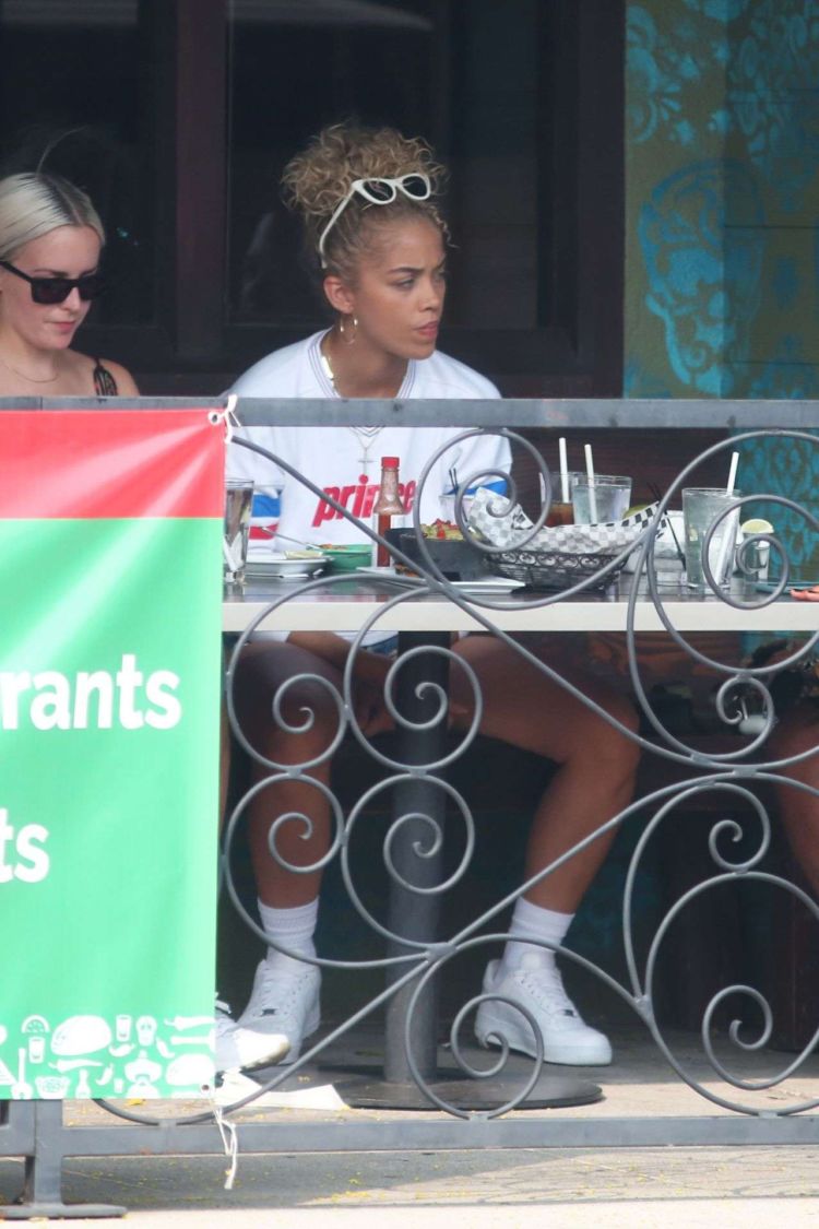 Jasmine Sanders Spotted In Shorts Out In Sherman Oaks