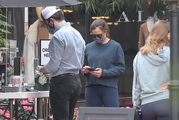 Jennifer Garner Candids In Tights At Alfred Coffee In Pacific Palisades