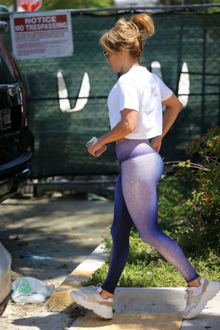 Jennifer Lopez Sneaks Out Of Anatomy Gym At Miami Beach
