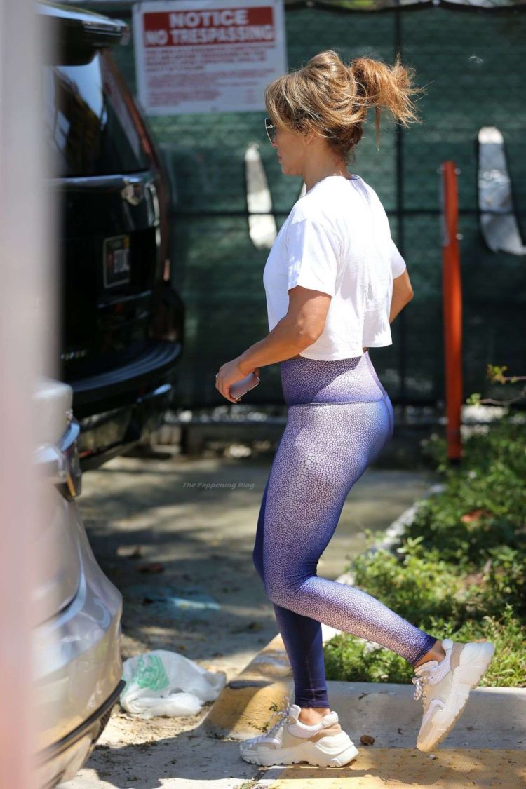 Jennifer Lopez Sneaks Out Of Anatomy Gym At Miami Beach