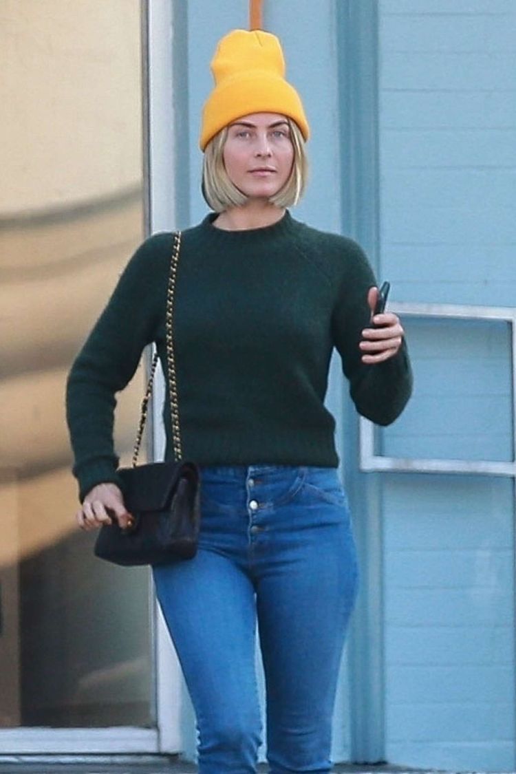 Julianne Hough Steps Out To Run ErrandsAwards