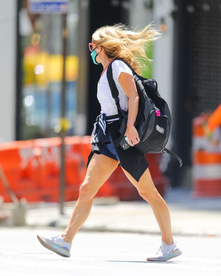 Kelly Ripa Heading To Her Gym In New York City