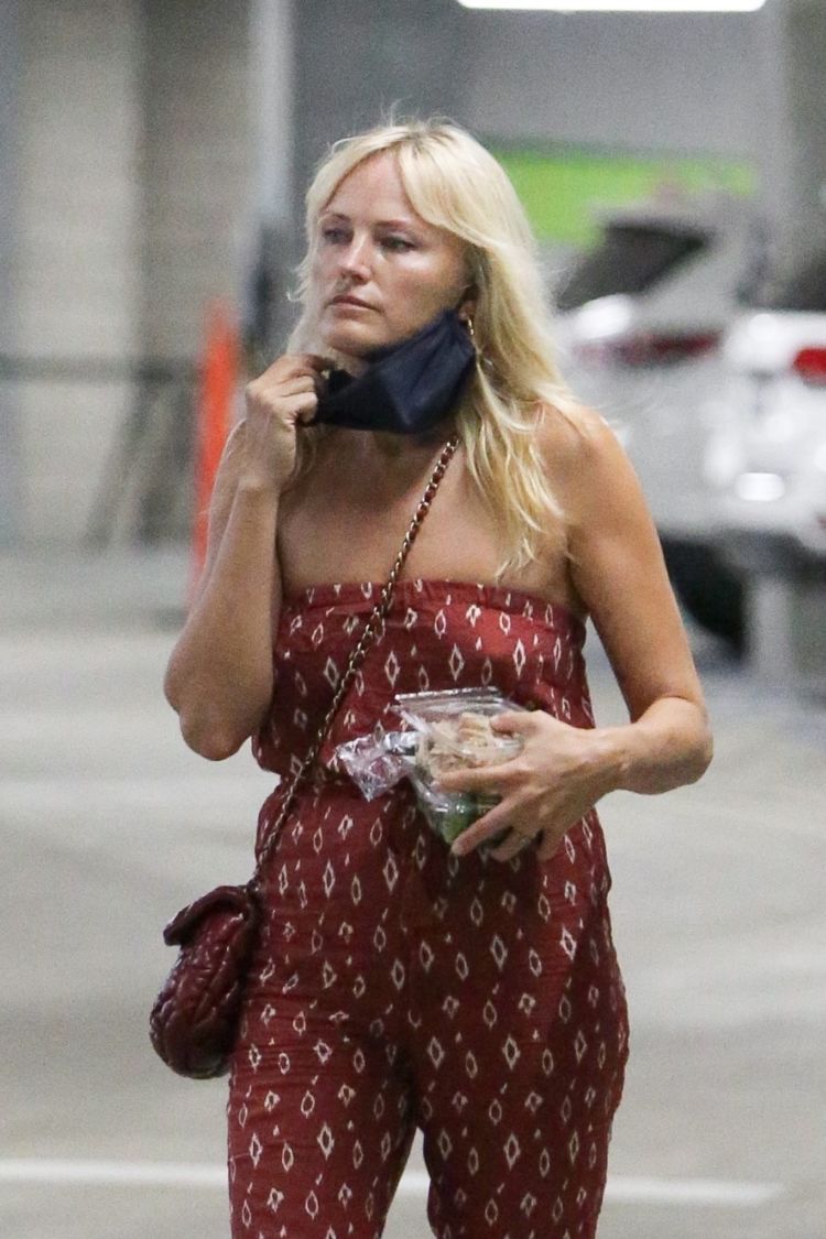 Malin Akerman Spotted Shopping Grocery In Los Angeles