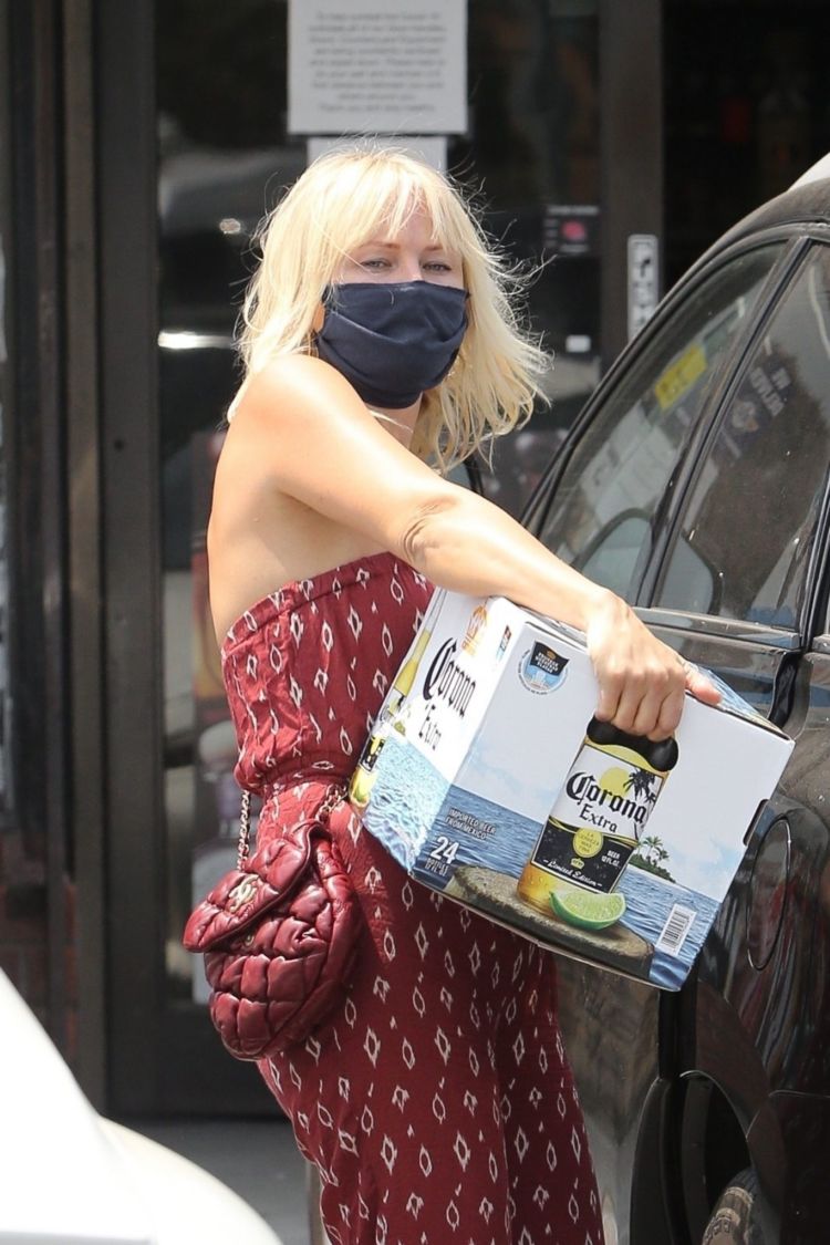 Malin Akerman Spotted Shopping Grocery In Los Angeles