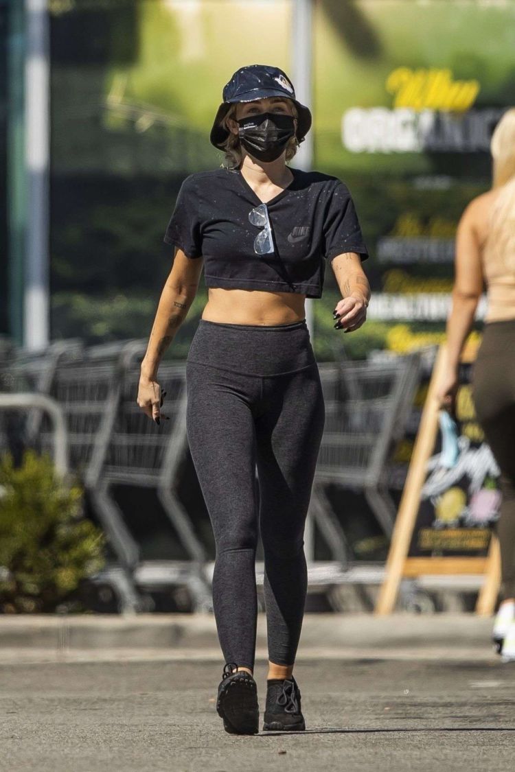 Miley Cyrus Spotted Grocery Shopping With A Friend In Calabasas