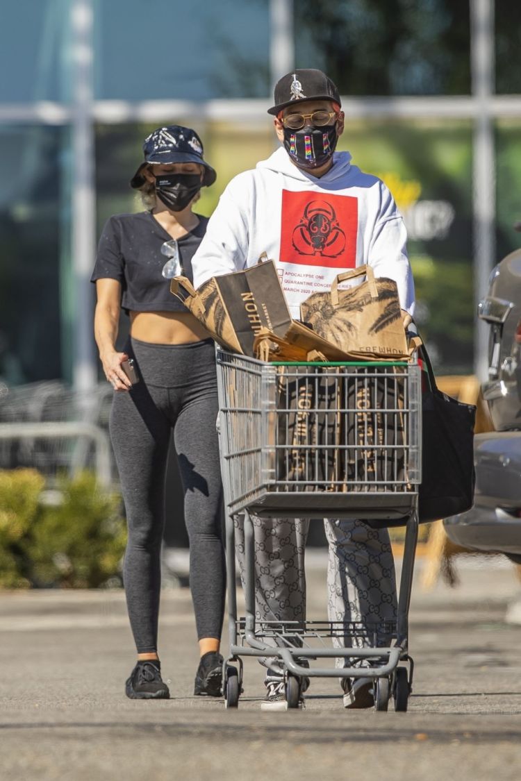 Miley Cyrus Spotted Grocery Shopping With A Friend In Calabasas