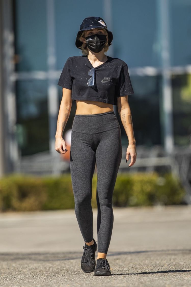 Miley Cyrus Spotted Grocery Shopping With A Friend In Calabasas
