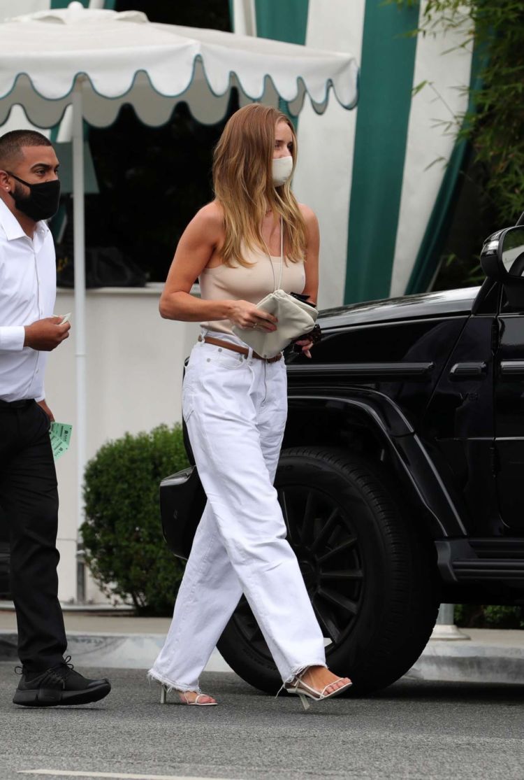 Rosie Huntington-Whiteley Candids At San Vicente Bungalows In West Hollywood