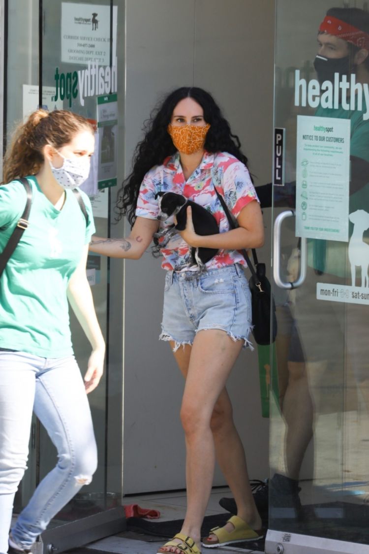 Rumer Willis Visits Healthy Spot Pet Shop With Her Puppy In Los Angeles