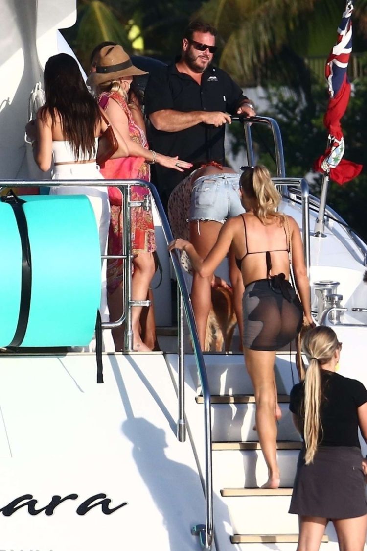 Sara Sampaio, Lais Ribero, Shanina Shaik And Jasmine Tookes At A Yacht Party At Miami Beach