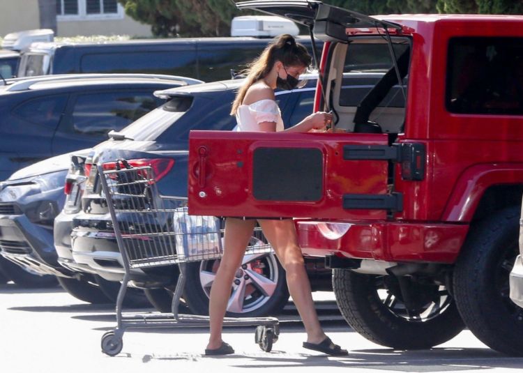 Sara Sampaio Spotted Outside Bristol Farms In Beverly Hills
