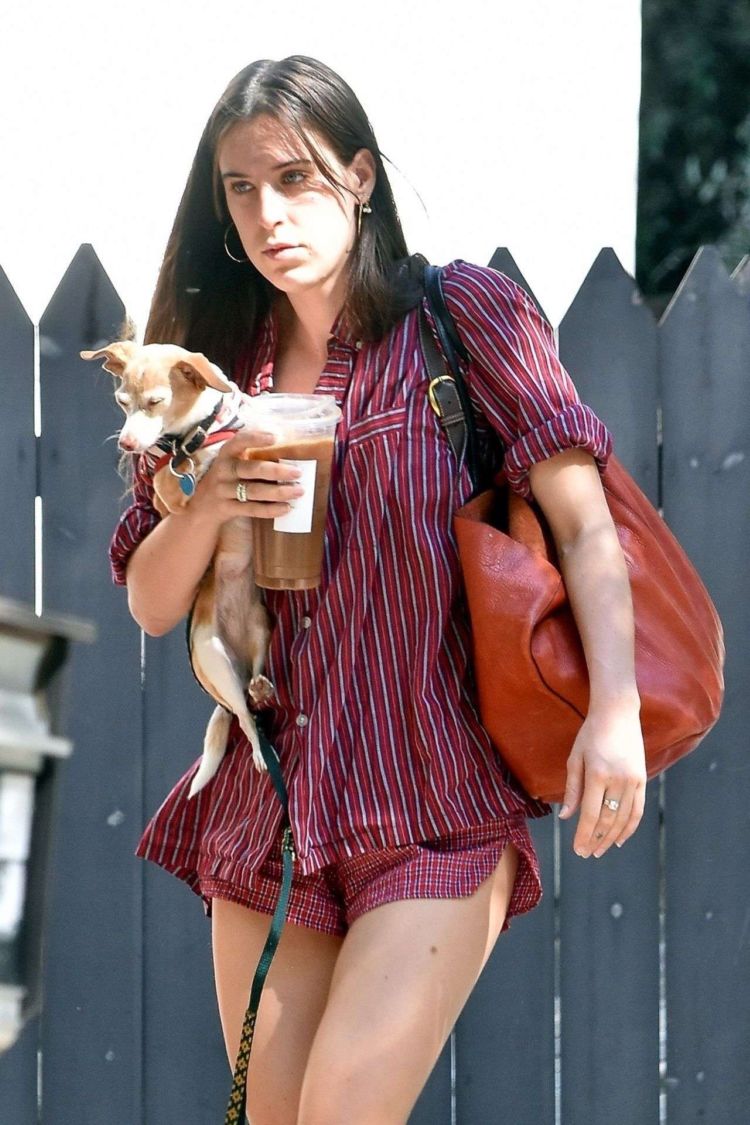 Scout Willis Donates A Few Bags Of Clothes In Los Angeles