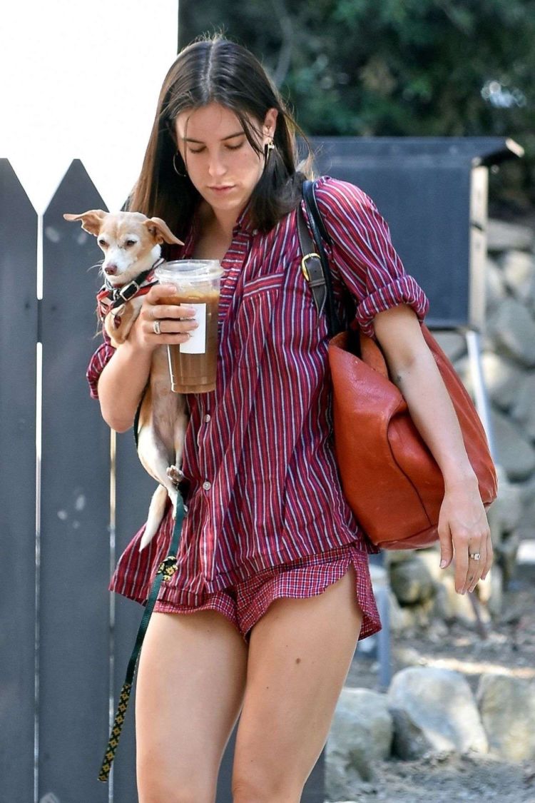 Scout Willis Donates A Few Bags Of Clothes In Los Angeles