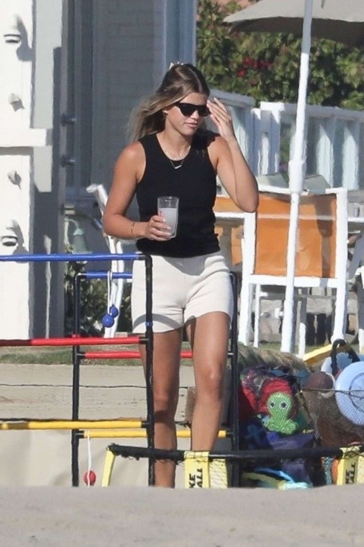 Sofia Richie Spotted In Afternoon At The Beach In Malibu | GlamGalz.com