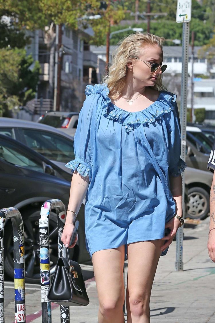 Sophie Turner Out And About Candids In Los Feliz