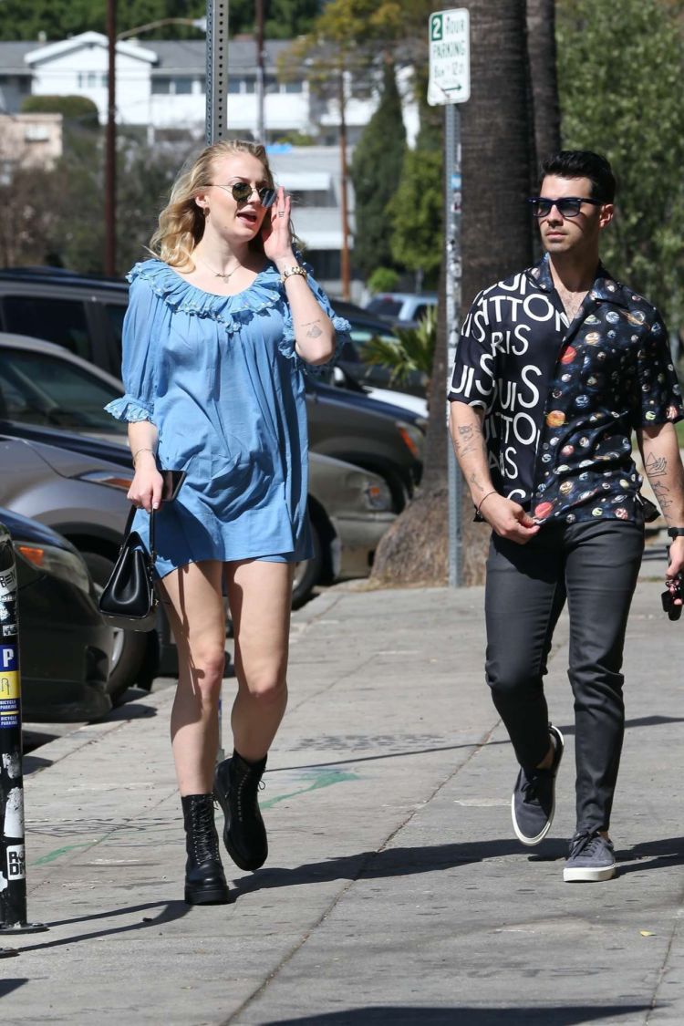 Sophie Turner Out And About Candids In Los Feliz