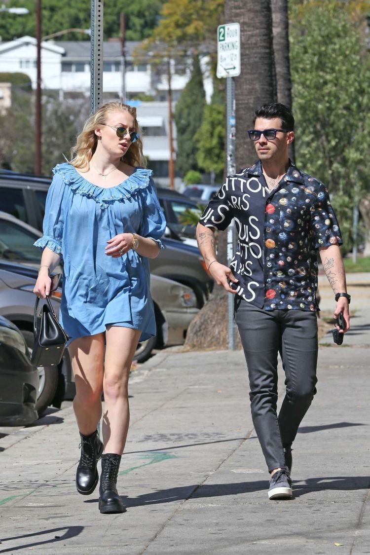 Sophie Turner Out And About Candids In Los Feliz