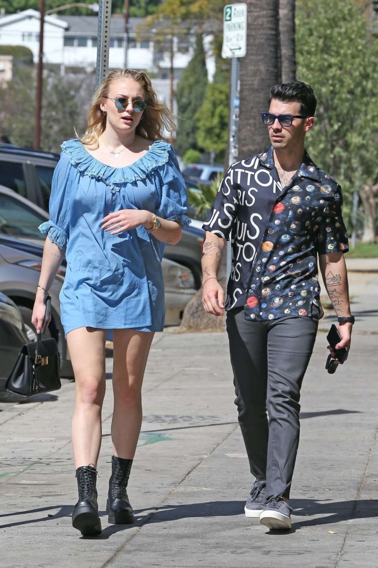 Sophie Turner Out And About Candids In Los Feliz