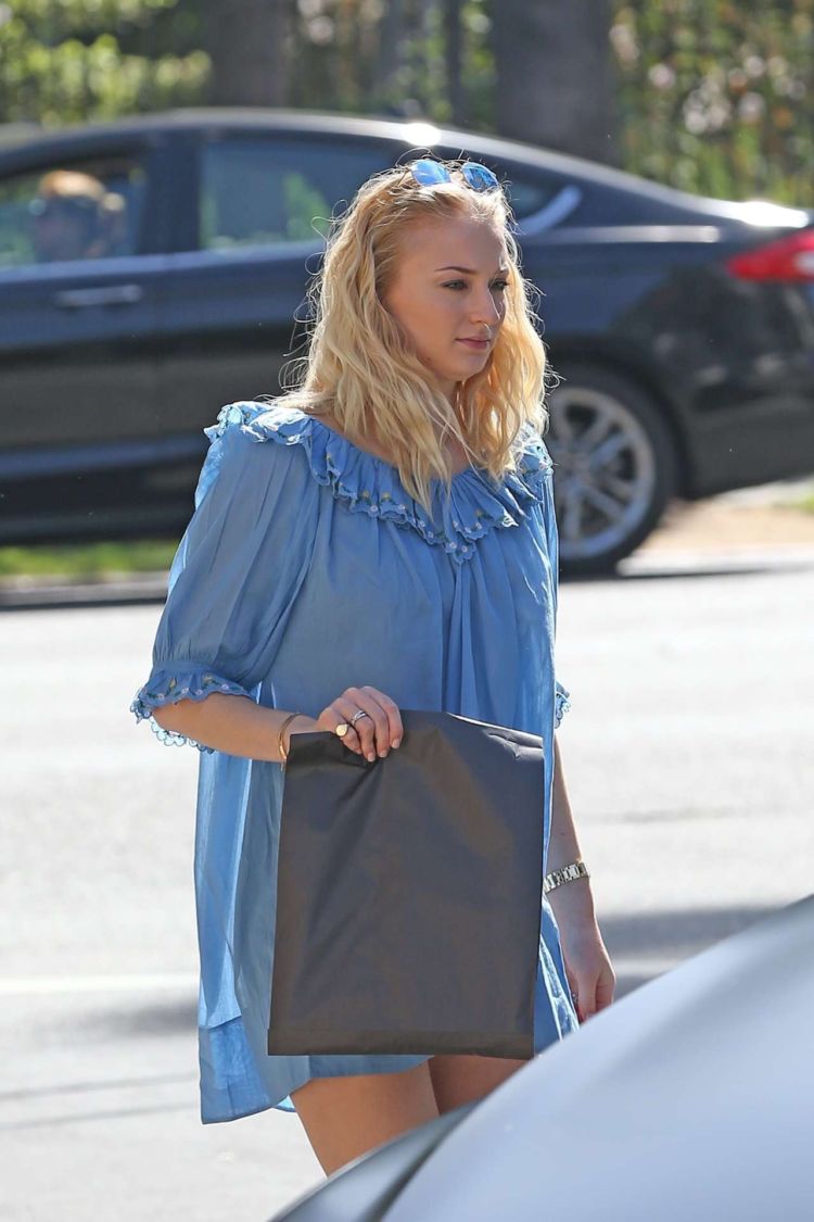 Sophie Turner Out And About Candids In Los Feliz