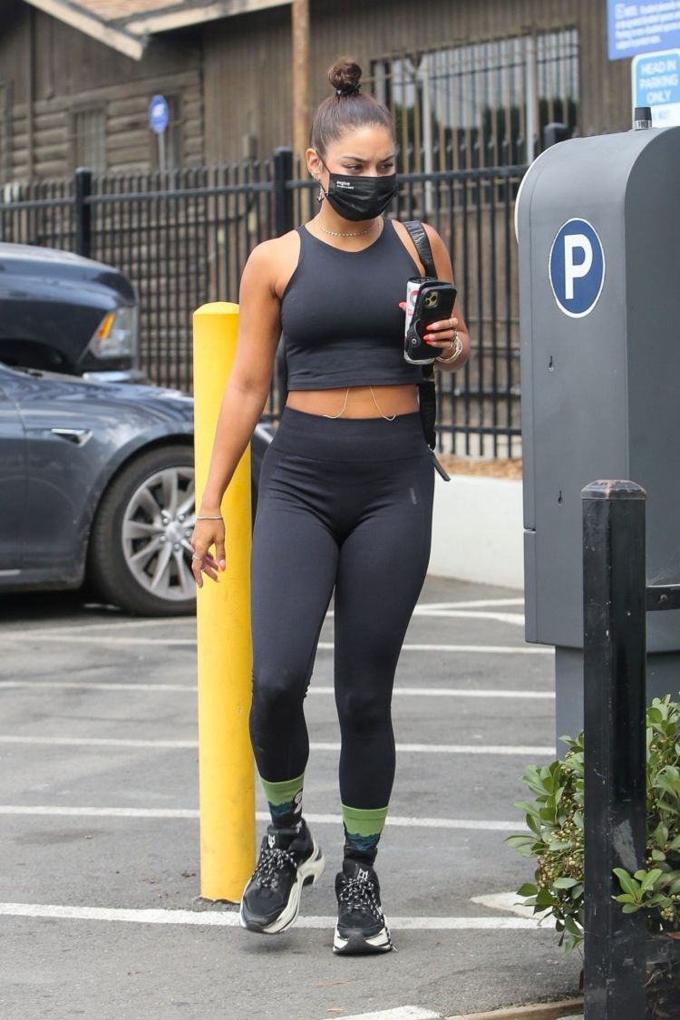 Vanessa Hudgens In A Black Sporty Outfit Outside The Gym In Hollywood