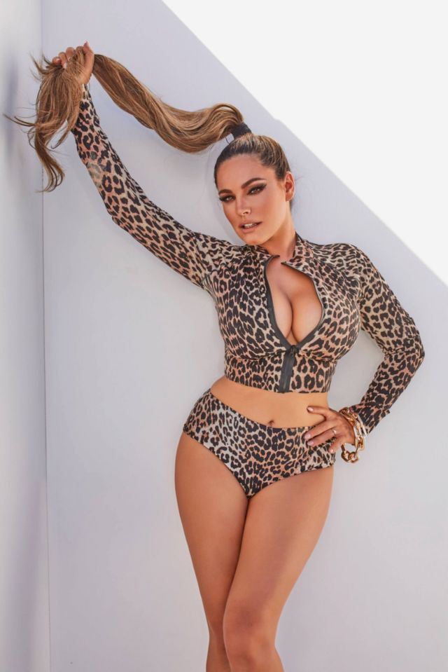 Click to Enlarge - Kelly Brook's Official Calendar 2021 Photoshoot