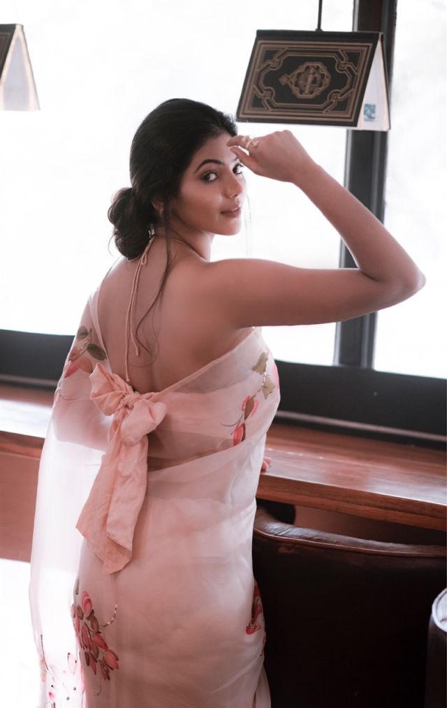 Tamil Actress Athulya Ravi's Beautiful Saree Pictures