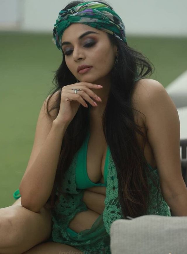 Sanam Shetty's 75 Awesome Pictures Are Here