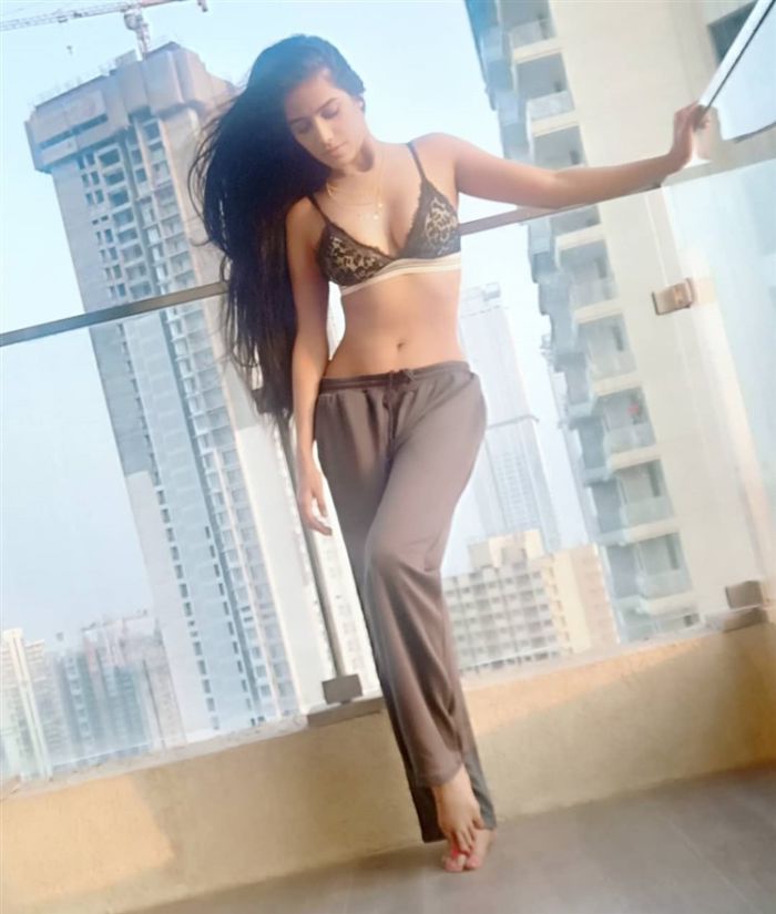 Poonam Pandey Latest Hot Photos Are Breaking The Internet