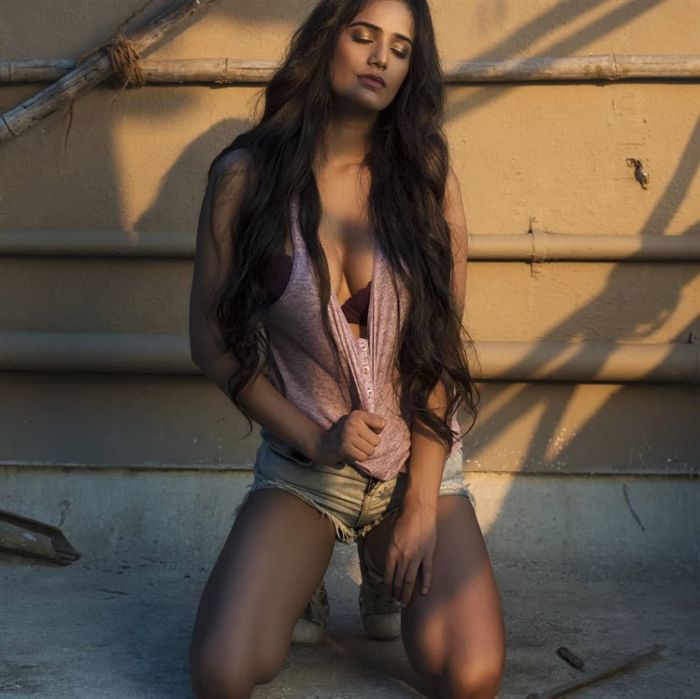Poonam Pandey Latest Hot Photos Are Breaking The Internet.