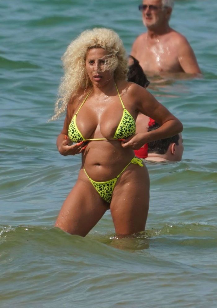 Afida Turner In A Tiny Yellow Bikini At Miami Beach