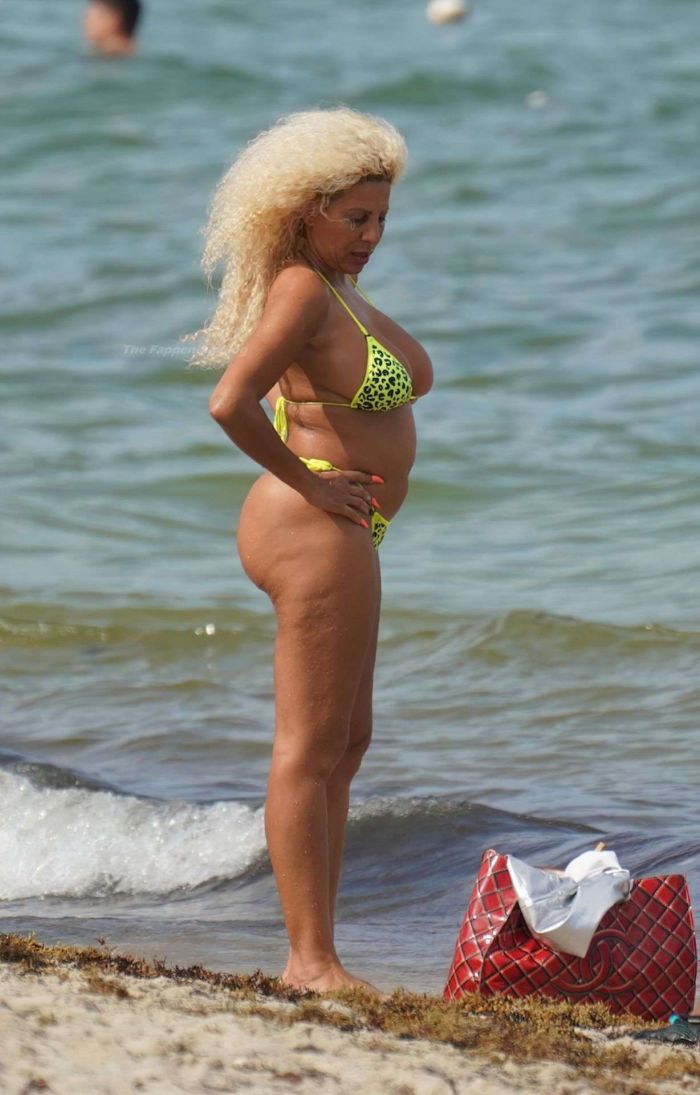 Afida Turner In A Tiny Yellow Bikini At Miami Beach