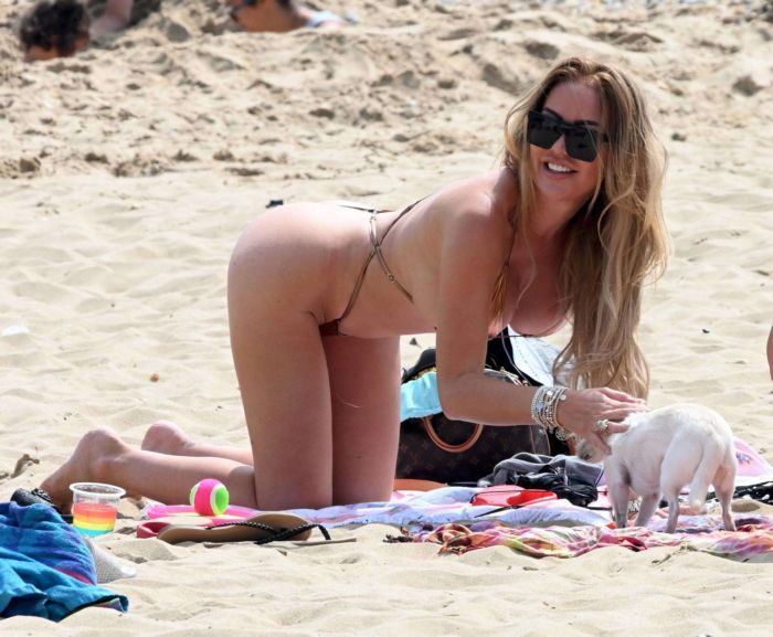 Aisleyne Horgan-Wallace Vacationing In Bikini On The Beach In Bournemouth